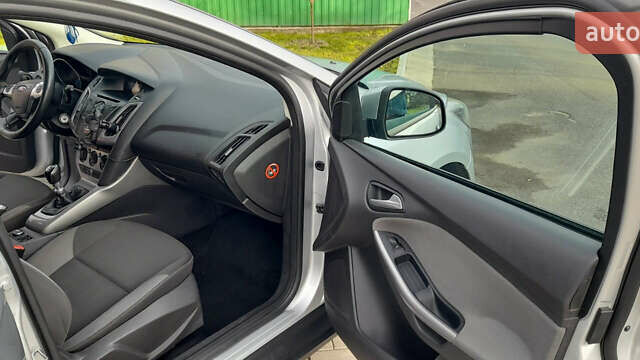 Серый Форд Фокус, объемом двигателя 1.56 л и пробегом 257 тыс. км за 5750 $, фото 12 на Automoto.ua