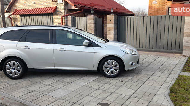 Серый Форд Фокус, объемом двигателя 1.56 л и пробегом 257 тыс. км за 5750 $, фото 2 на Automoto.ua