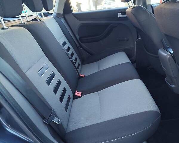 Сірий Форд Фокус, об'ємом двигуна 1.6 л та пробігом 246 тис. км за 6000 $, фото 22 на Automoto.ua