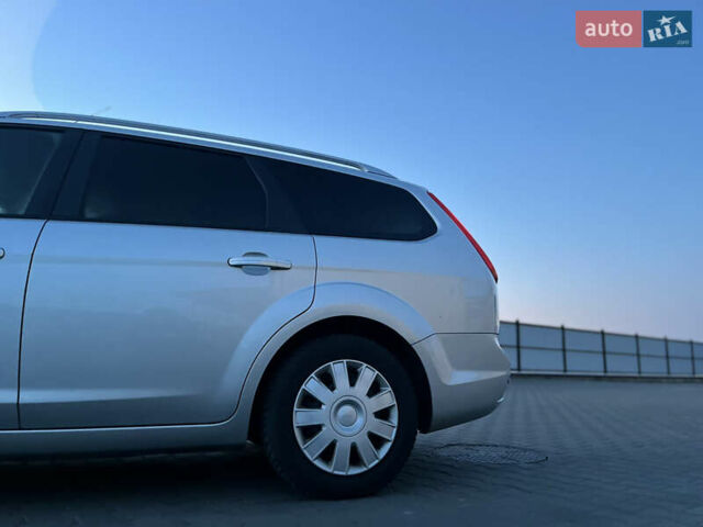 Серый Форд Фокус, объемом двигателя 1.6 л и пробегом 254 тыс. км за 6600 $, фото 4 на Automoto.ua