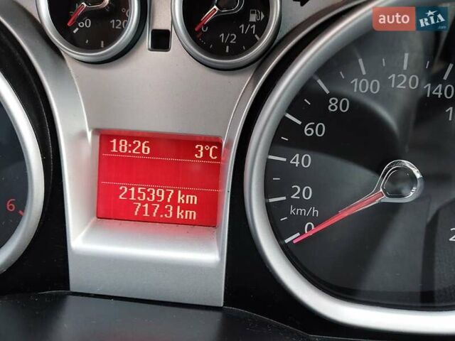 Сірий Форд Фокус, об'ємом двигуна 1.6 л та пробігом 215 тис. км за 4800 $, фото 2 на Automoto.ua