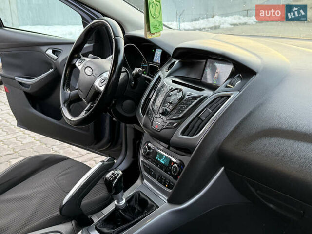 Серый Форд Фокус, объемом двигателя 1.6 л и пробегом 228 тыс. км за 7850 $, фото 23 на Automoto.ua