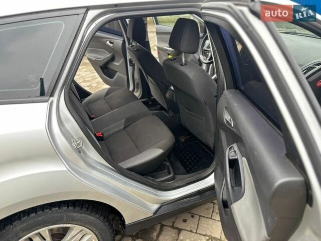 Серый Форд Фокус, объемом двигателя 1.56 л и пробегом 277 тыс. км за 5600 $, фото 18 на Automoto.ua