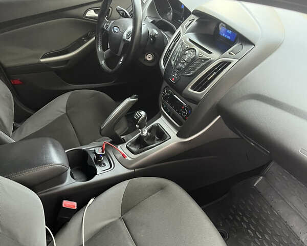 Серый Форд Фокус, объемом двигателя 1.56 л и пробегом 235 тыс. км за 6600 $, фото 5 на Automoto.ua