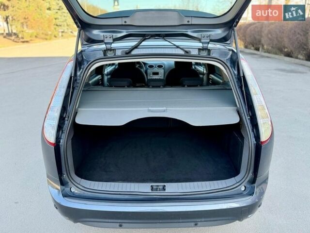 Серый Форд Фокус, объемом двигателя 1.6 л и пробегом 235 тыс. км за 6599 $, фото 27 на Automoto.ua