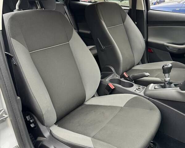 Серый Форд Фокус, объемом двигателя 1.56 л и пробегом 277 тыс. км за 5650 $, фото 21 на Automoto.ua