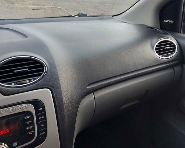 Сірий Форд Фокус, об'ємом двигуна 1.6 л та пробігом 215 тис. км за 4800 $, фото 3 на Automoto.ua