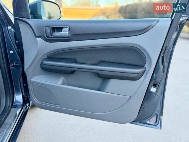 Серый Форд Фокус, объемом двигателя 1.6 л и пробегом 235 тыс. км за 6599 $, фото 31 на Automoto.ua