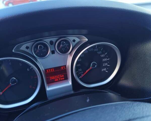 Сірий Форд Фокус, об'ємом двигуна 1.6 л та пробігом 246 тис. км за 6000 $, фото 42 на Automoto.ua