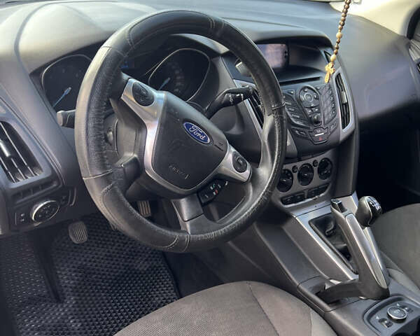 Серый Форд Фокус, объемом двигателя 1.56 л и пробегом 254 тыс. км за 7300 $, фото 9 на Automoto.ua