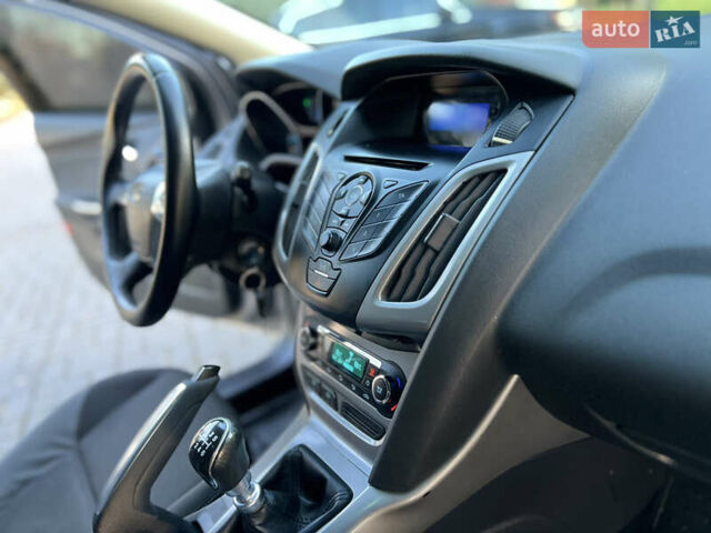 Серый Форд Фокус, объемом двигателя 1.6 л и пробегом 236 тыс. км за 6800 $, фото 32 на Automoto.ua