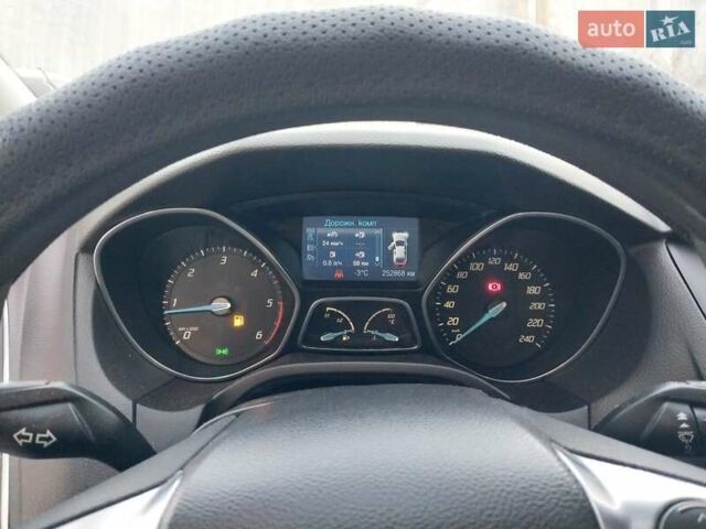 Серый Форд Фокус, объемом двигателя 1.56 л и пробегом 275 тыс. км за 6200 $, фото 5 на Automoto.ua