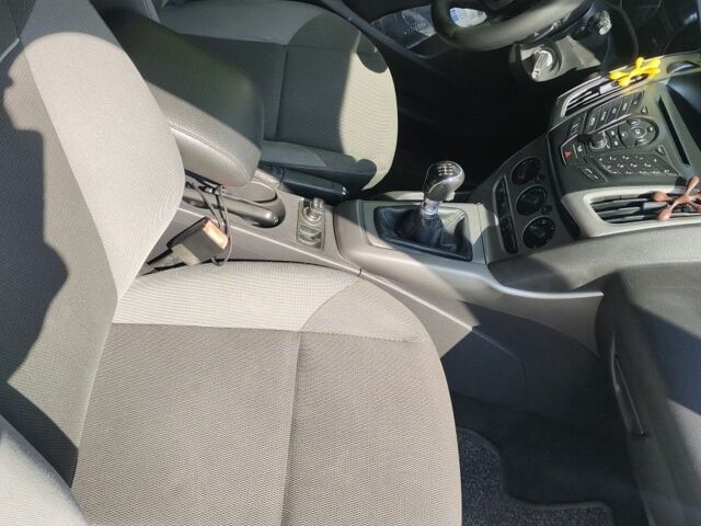 Серый Форд Фокус, объемом двигателя 1.6 л и пробегом 170 тыс. км за 7850 $, фото 12 на Automoto.ua