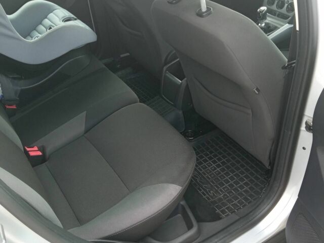 Серый Форд Фокус, объемом двигателя 1.6 л и пробегом 328 тыс. км за 6900 $, фото 2 на Automoto.ua