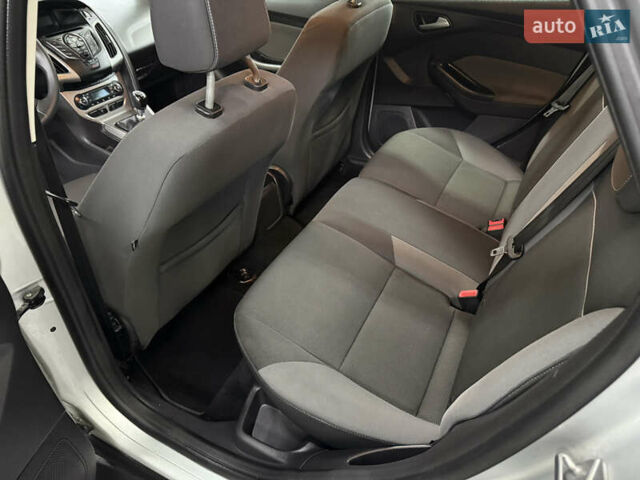 Серый Форд Фокус, объемом двигателя 1.6 л и пробегом 237 тыс. км за 7500 $, фото 6 на Automoto.ua