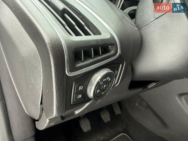 Сірий Форд Фокус, об'ємом двигуна 1.6 л та пробігом 228 тис. км за 6600 $, фото 33 на Automoto.ua