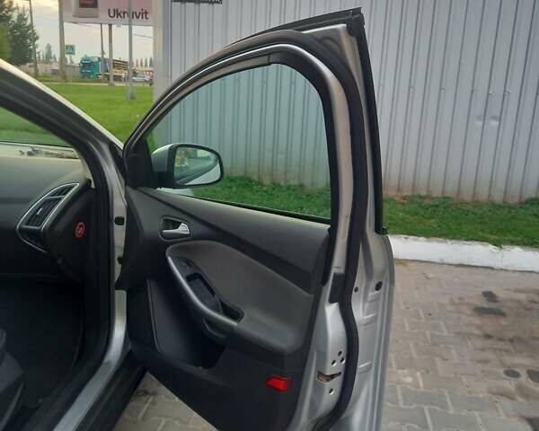 Серый Форд Фокус, объемом двигателя 2 л и пробегом 270 тыс. км за 8100 $, фото 3 на Automoto.ua