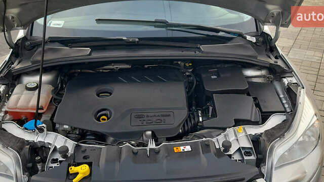 Серый Форд Фокус, объемом двигателя 1.56 л и пробегом 257 тыс. км за 5750 $, фото 7 на Automoto.ua