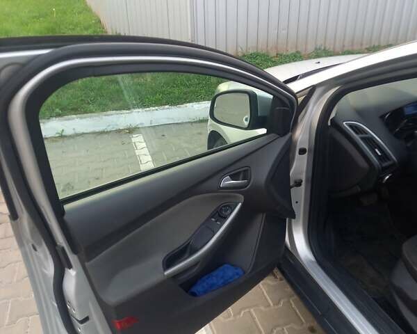 Серый Форд Фокус, объемом двигателя 2 л и пробегом 270 тыс. км за 8100 $, фото 6 на Automoto.ua