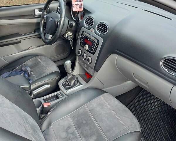 Сірий Форд Фокус, об'ємом двигуна 1.6 л та пробігом 215 тис. км за 4800 $, фото 26 на Automoto.ua