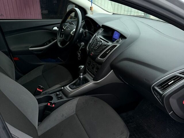 Серый Форд Фокус, объемом двигателя 1.6 л и пробегом 223 тыс. км за 6500 $, фото 10 на Automoto.ua