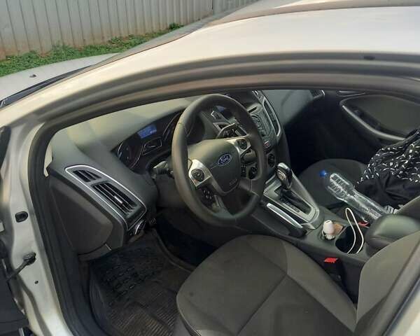 Серый Форд Фокус, объемом двигателя 2 л и пробегом 270 тыс. км за 8100 $, фото 7 на Automoto.ua