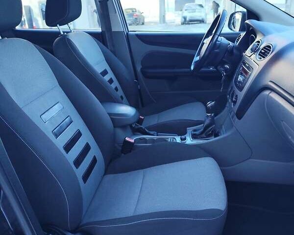 Сірий Форд Фокус, об'ємом двигуна 1.6 л та пробігом 246 тис. км за 6000 $, фото 19 на Automoto.ua