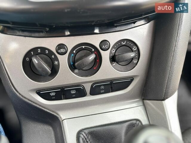 Серый Форд Фокус, объемом двигателя 1.56 л и пробегом 277 тыс. км за 5600 $, фото 22 на Automoto.ua