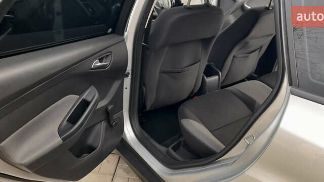 Серый Форд Фокус, объемом двигателя 1.56 л и пробегом 257 тыс. км за 5750 $, фото 14 на Automoto.ua