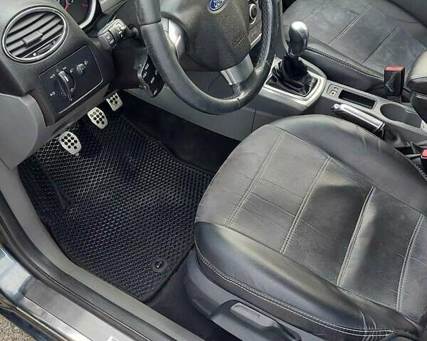 Сірий Форд Фокус, об'ємом двигуна 1.6 л та пробігом 215 тис. км за 4800 $, фото 19 на Automoto.ua