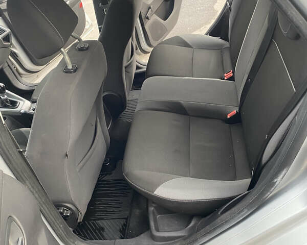 Серый Форд Фокус, объемом двигателя 1.6 л и пробегом 243 тыс. км за 7300 $, фото 12 на Automoto.ua