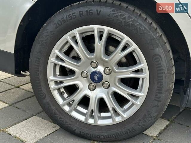 Серый Форд Фокус, объемом двигателя 1.6 л и пробегом 194 тыс. км за 8250 $, фото 5 на Automoto.ua