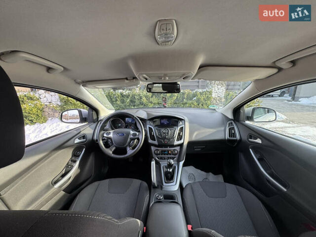 Серый Форд Фокус, объемом двигателя 1.6 л и пробегом 226 тыс. км за 8500 $, фото 4 на Automoto.ua