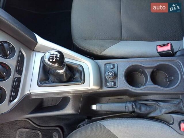 Серый Форд Фокус, объемом двигателя 1.56 л и пробегом 240 тыс. км за 7500 $, фото 25 на Automoto.ua