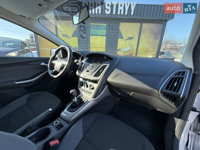 Серый Форд Фокус, объемом двигателя 1.56 л и пробегом 241 тыс. км за 7500 $, фото 22 на Automoto.ua