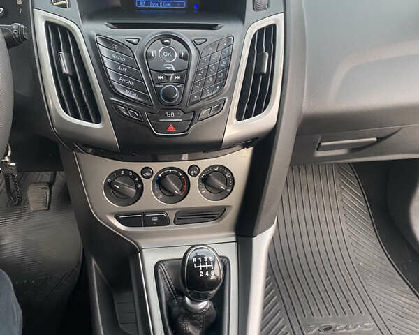 Серый Форд Фокус, объемом двигателя 1.6 л и пробегом 243 тыс. км за 7300 $, фото 8 на Automoto.ua