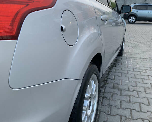 Серый Форд Фокус, объемом двигателя 1.56 л и пробегом 270 тыс. км за 7500 $, фото 4 на Automoto.ua