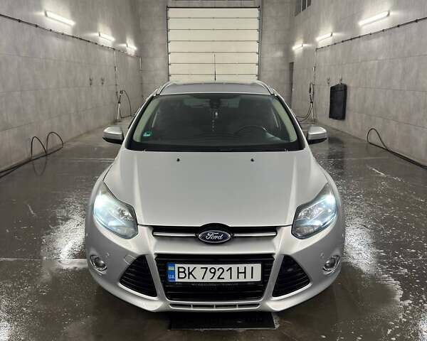 Серый Форд Фокус, объемом двигателя 1.6 л и пробегом 296 тыс. км за 7849 $, фото 2 на Automoto.ua