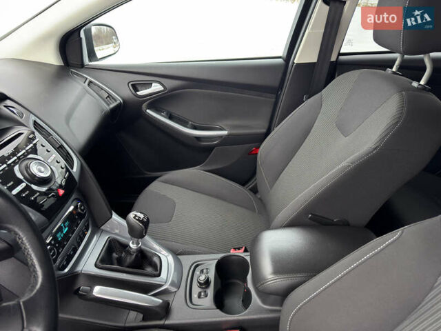 Сірий Форд Фокус, об'ємом двигуна 1.6 л та пробігом 246 тис. км за 8800 $, фото 53 на Automoto.ua