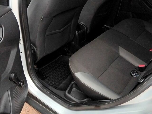 Серый Форд Фокус, объемом двигателя 1.6 л и пробегом 273 тыс. км за 7300 $, фото 10 на Automoto.ua