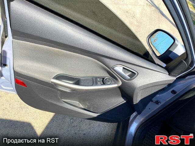 Сірий Форд Фокус, об'ємом двигуна 1.6 л та пробігом 225 тис. км за 8500 $, фото 10 на Automoto.ua