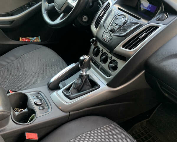 Серый Форд Фокус, объемом двигателя 1.56 л и пробегом 270 тыс. км за 7500 $, фото 18 на Automoto.ua