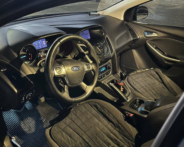 Серый Форд Фокус, объемом двигателя 1.6 л и пробегом 322 тыс. км за 8500 $, фото 7 на Automoto.ua