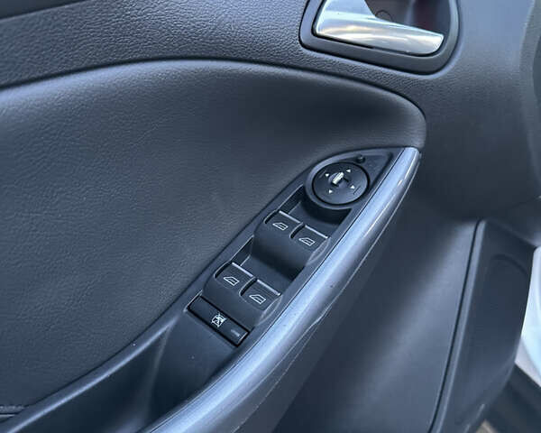 Сірий Форд Фокус, об'ємом двигуна 1.6 л та пробігом 158 тис. км за 7200 $, фото 28 на Automoto.ua