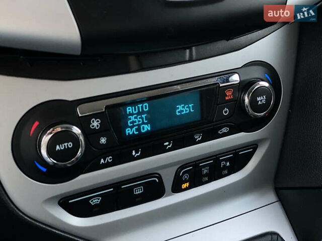 Серый Форд Фокус, объемом двигателя 1.6 л и пробегом 260 тыс. км за 8300 $, фото 26 на Automoto.ua