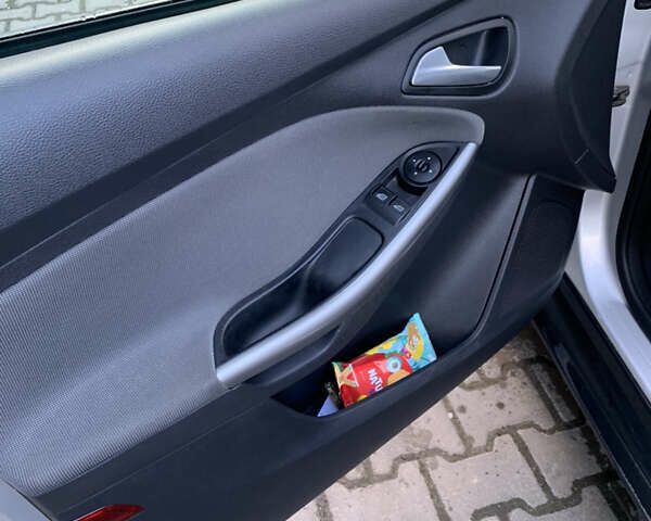 Серый Форд Фокус, объемом двигателя 1.56 л и пробегом 270 тыс. км за 7500 $, фото 25 на Automoto.ua