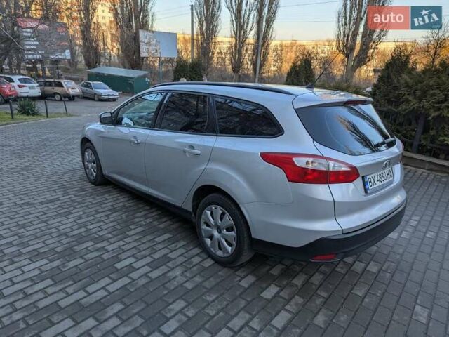 Форд Фокус 2012 у Рівному на Automoto.ua Сірий Форд Фокус, об'ємом двигуна 1.56 л та пробігом 241 тис. км за 7500 $, фото 4 на Automoto.ua