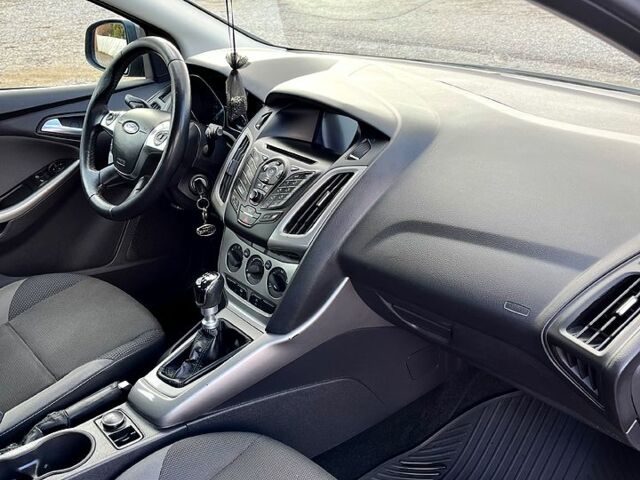 Серый Форд Фокус, объемом двигателя 1.6 л и пробегом 265 тыс. км за 6600 $, фото 11 на Automoto.ua