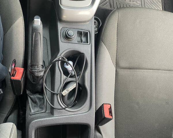 Серый Форд Фокус, объемом двигателя 1.6 л и пробегом 243 тыс. км за 7300 $, фото 7 на Automoto.ua