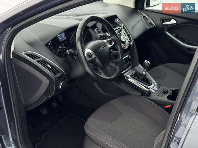 Сірий Форд Фокус, об'ємом двигуна 1.6 л та пробігом 246 тис. км за 8800 $, фото 46 на Automoto.ua